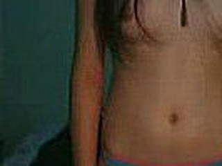 Young Amateur Webcam angel needs to play !
